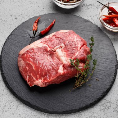 Kayrak kara tahta, closeup üzerinde taze et