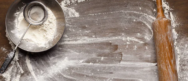 Rolling pin and white flour on dark background — Stock Photo, Image