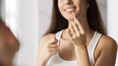 Parlak hassas dudaklar konsepti için