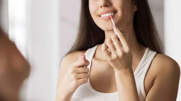 Brillo para el concepto de labios sensibles — Foto de Stock