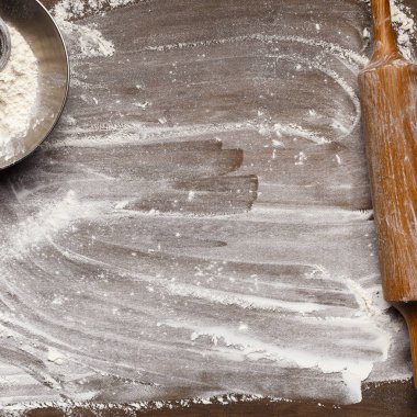 Arka plan un ve oklava ile pişirme