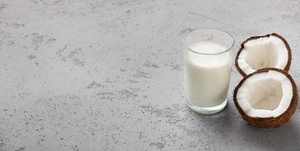 Taze hindistan cevizi ve süt