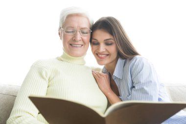 Genç kızı ve annesini arayan fotoğraf albümü