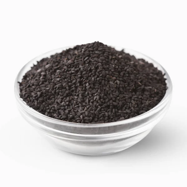 Tigela com sementes de gergelim preto no fundo branco — Fotografia de Stock