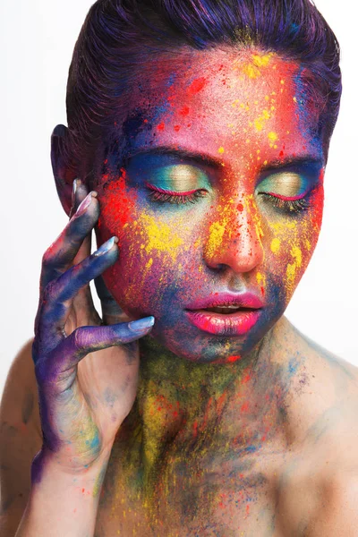 Bella donna con brillante trucco artistico creativo — Foto Stock