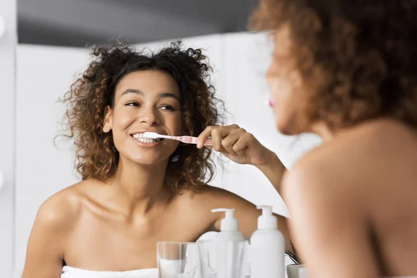 Teeth whitening concept — Stock Photo, Image