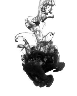 Su altında dönen siyah mürekkep