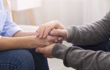 Psikiyatrist councelling onun hasta tedavisi sırasında uyuşukluk görülebilir eller