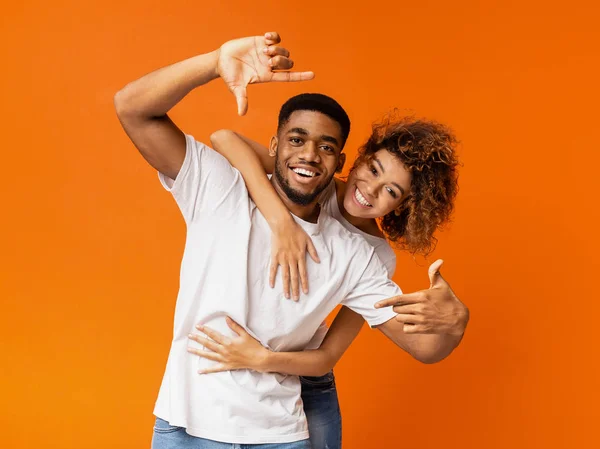 Couple having fun taking picture with imaginary camera — Stock Photo, Image