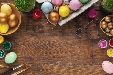 Çerçeve Paskalya yumurtaları ve pişirme için formları