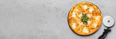 İtalyan pizza ile farklı tür peynir