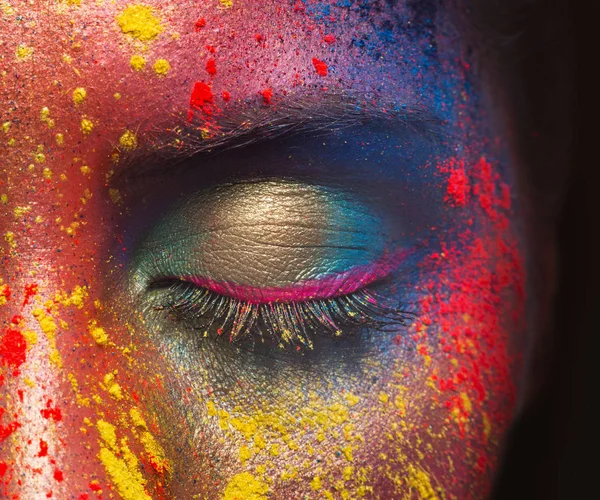 Schoonheid model met kleurrijke poeder make-up — Stockfoto