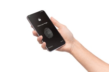 Parmak izi tarama için uygulama ile cep telefonu tutan el