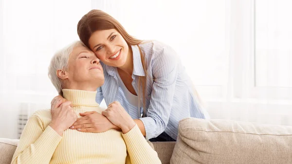 Tender moment. Happy daughter embracing her mom — Stock Photo, Image