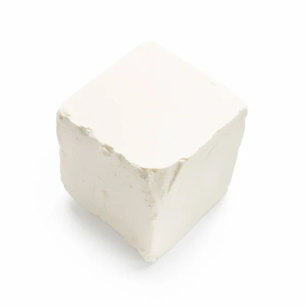 Cubo de queso Feta sobre blanco —  Fotos de Stock