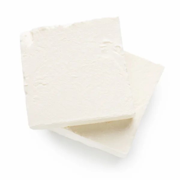 Trozos de queso Feta sobre blanco — Foto de Stock