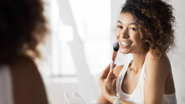 Moderno concepto de maquillaje desnudo —  Fotos de Stock