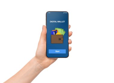 Smartphone dijital m-cüzdan uygulaması ile tutan kadın