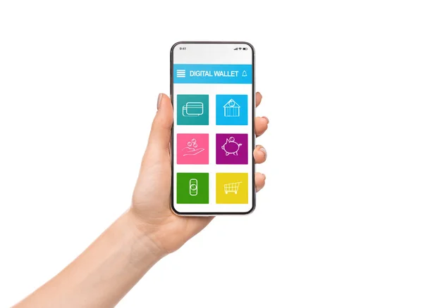 Γυναίκα που κρατά το smartphone με την εφαρμογή ψηφιακού πορτοφολιού — Φωτογραφία Αρχείου