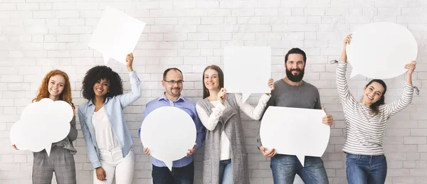 Group of millennial people holding empty speech bubbles — Stock Photo, Image