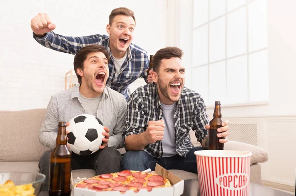 Winners. Fans watching match and drinking beer — Stock Photo, Image