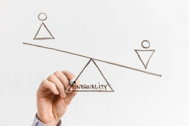 Adam ağır bastığı kadın üzerinde çizilmiş ölçekler, glassboard