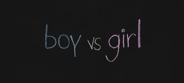 Parole ragazzo vs ragazza scritta sulla lavagna — Foto Stock