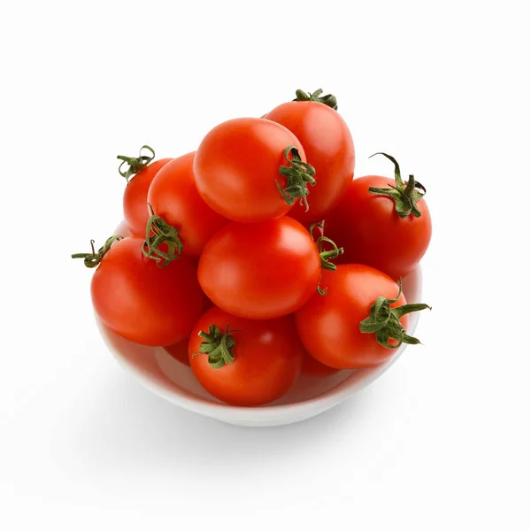 Красные помидоры в миске — стоковое фото