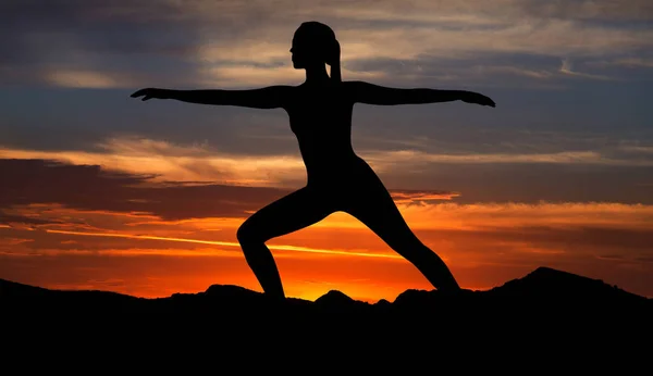 Sonnenuntergang Yoga-Konzept — Stockfoto