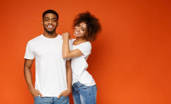 Söt härlig afro-amerikansk man och kvinna Gos — Stockfoto