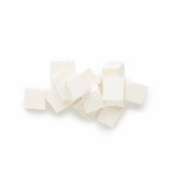 Beyaz üzerinde beyaz peynir küpleri yığını — Stok fotoğraf