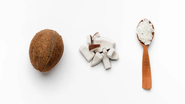 Composition avec noix de coco sur blanc — Photo