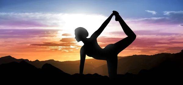 Sonnenuntergang Yoga-Konzept — Stockfoto