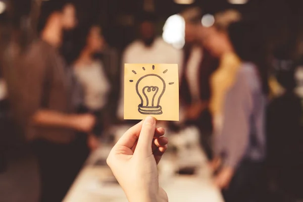 Nuevo concepto de idea. Equipo de negocios discutiendo proyecto de startup — Foto de Stock