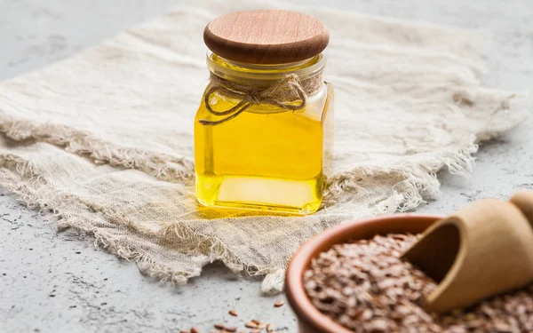 Pure linseed oil in bottle — Stock Photo, Image