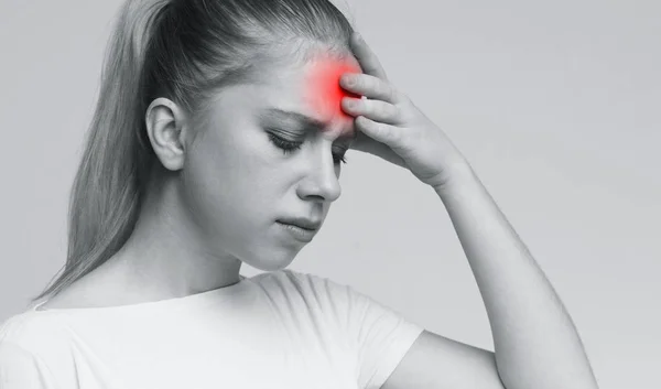 Young woman suffering from terrible strong head pain — 스톡 사진