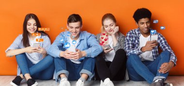 Sosyal ağlarda sohbet telefonları ile Blogcular, turuncu duvar