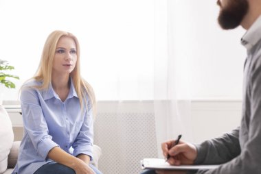 Motivasyonel konuşmacı kişisel sorunları yapmak için istemci teşvik