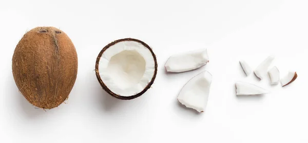 Trozos de coco sobre blanco —  Fotos de Stock