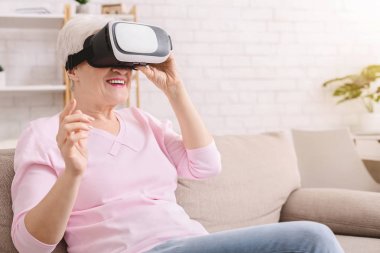 Üst düzey kadın video yolu ile sessizlik vr gözlük