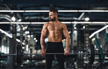 Barbell ile Kas atletik vücut geliştirmeci eğitim kolları