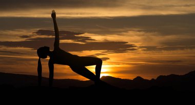 pratik yoga kadın silüeti