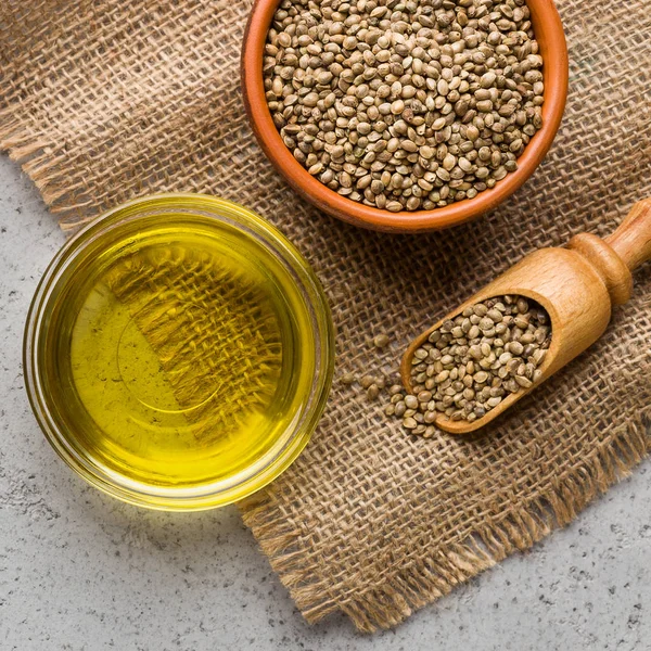 Hemp essential oil and seeds — Stock Photo, Image