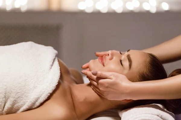 Face Massage. Therapist Massaging Womans Neck And Chin — Stock Photo, Image