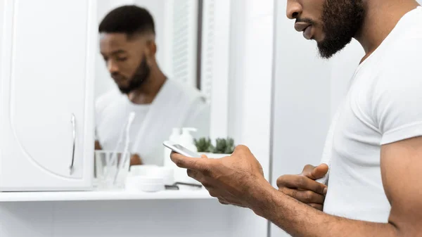 Hombre en concepto de baño — Foto de Stock