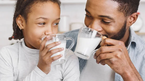 健康生活理念的有机牛奶 — 图库照片