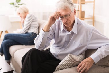 İlişki sorunları. Üst düzey çift Kanepe üzerinde argüman sonra