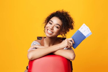 Kamera bakarak bilet ile Afro Woman