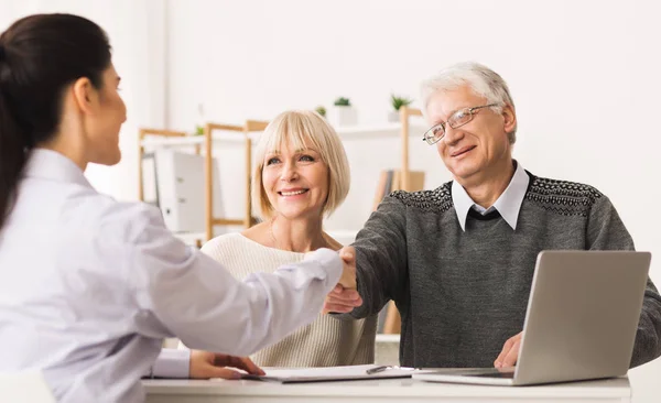 Satisfied Senior Couple Making Sale Purchase Deal — Stock Photo, Image
