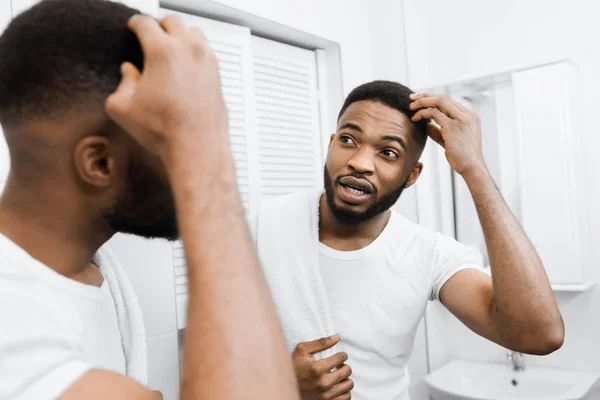 Concepto de problema de cabello y sculp — Foto de Stock